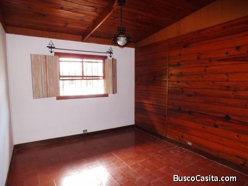  Rento local comercial en complejo privado carreta en Antigua Guatemala 