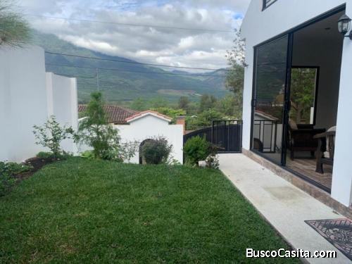 CityMax Antigua vende casa lujosa dentro de residencial 