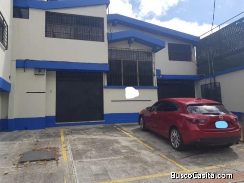 Renta De Amplia Casa Para Negocio En Zona 13