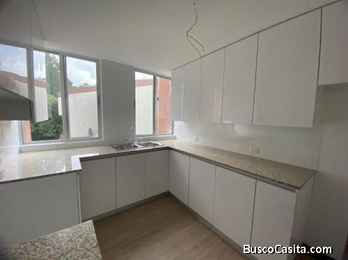 Apartamento tipo townhouse en renta en zona 10, Guatemala