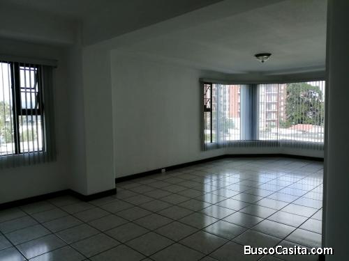 Apartamento en renta zona 15
