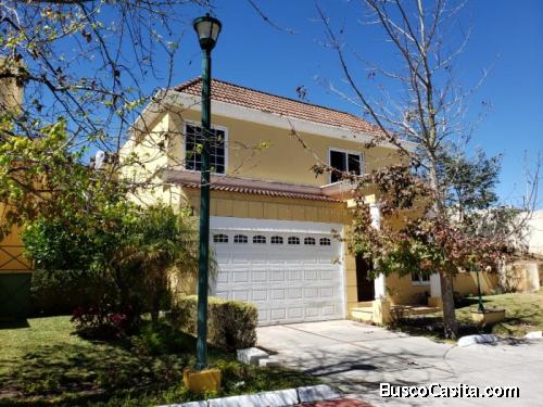 Renta De Casa En Entreverdes
