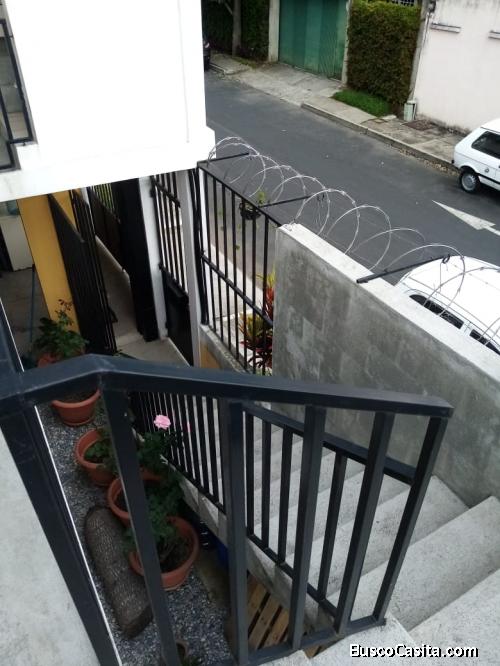 RENTA Oficina de 23 mt2 en zona 15
