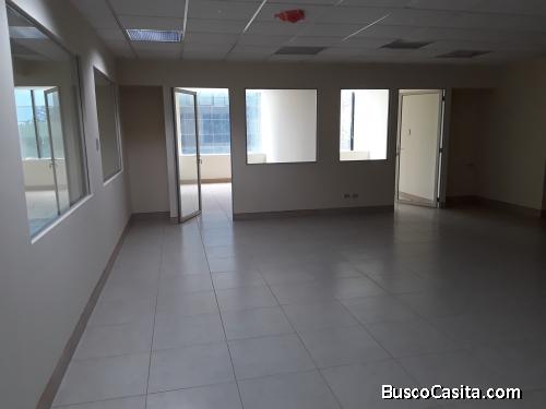 RENTA DE OFICINA EN EDIFICIO EUROPLAZA ZONA 14.