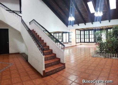 Renta De Casa Frente A Cayala 