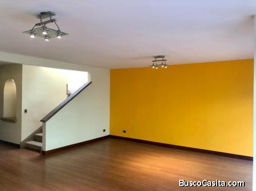 Casa en Venta o Renta en Zona 14