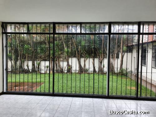 Alquilo Excelente Propiedad en Zona 14 Ideal para Oficinas o Vivienda