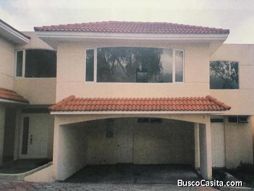Hermosa y Amplia Casa en Renta Zona 16 Residenciales la Montaña