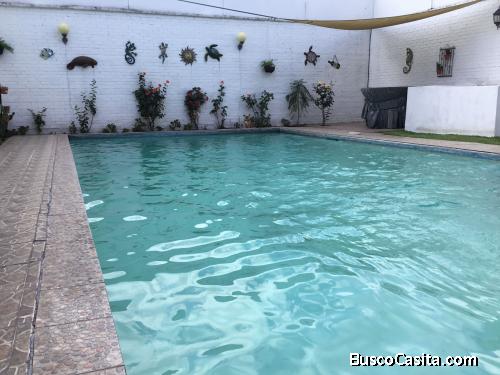 Linda casa con piscina 