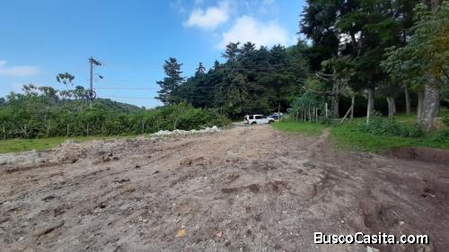 Vendo Terreno plano ubicado en Zona 16 Orilla de Calle Hacia el Pulte