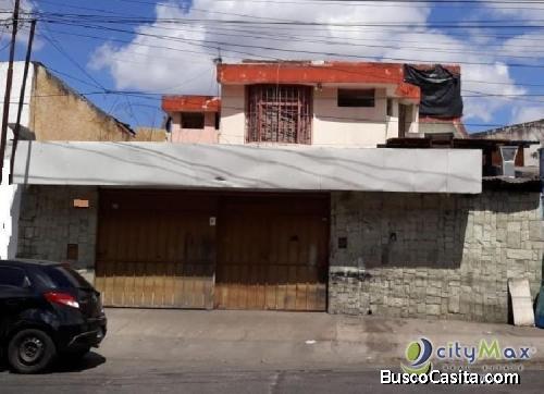 Venta de Casa sobre calle principal en Col. Mariscal