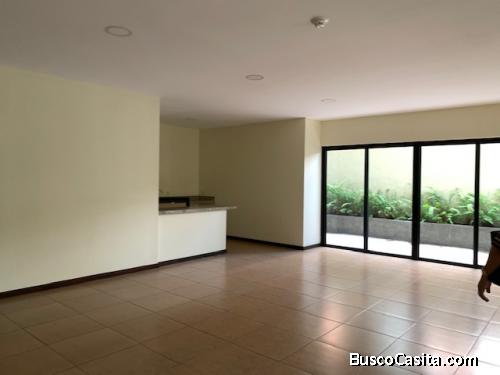 Venta amplio Apartamento en zona 14
