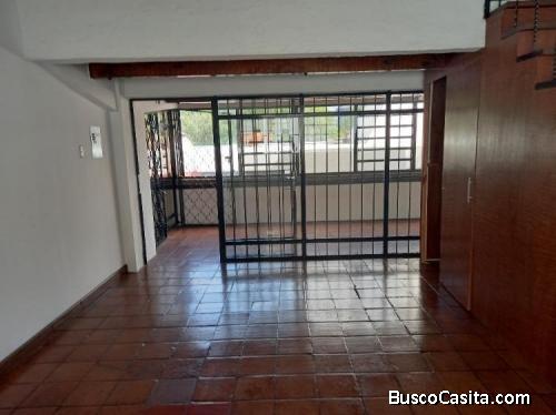 Local comercial en renta por Plaza España zona 9.