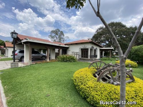 Casa de 1 Nivel en Venta a Minutos de Antigua Guatemala