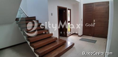 Casa en Venta en Bellas Luces, Santa Catarina Pinula, Guatemala.
