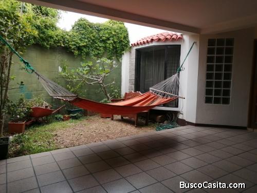 LINDA CASA EN RENTA, ZONA 7 DE LA CAPITAL