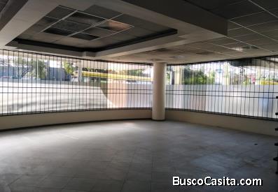 En venta Amplio  Local en Gran Portal Patapa, Zona 12