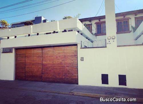 RENTO CASA EN ZONA 10, VIVIENDA U OFICINA, excelente ubicación