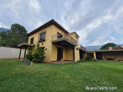 Vendo casa lujosa a 5 minutos del centro de Antigua Guatemala