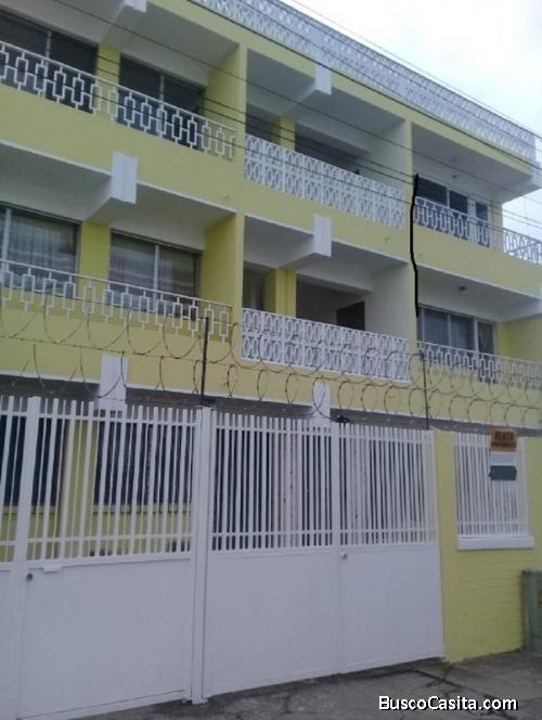 VENTA EDIFICIO DE TRES NIVELES EN AURORA, Z. 13 ( próximo al aeropuerto )