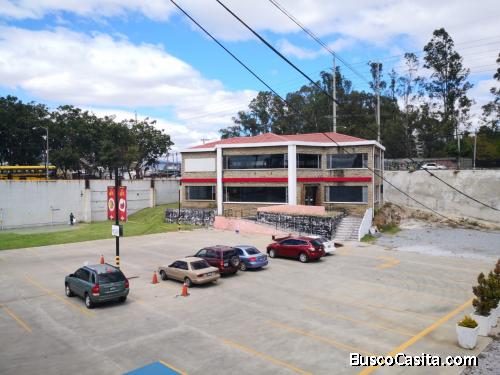 RENTO EDIFICIO EN PLAZA COMERCIAL ZONA 12