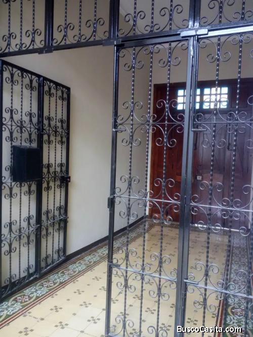 Rento Casa Comercial 570mts2  Zona 1