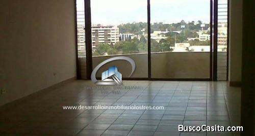 Apartamento en alquiler en zona 10 sin muebles
