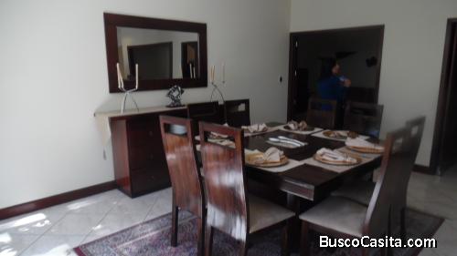 MUNDO INMOBILIARIO VENDE O RENTA APARTAMENTO AMUEBLADO, EN ZONA 10 DENTRO DE OA