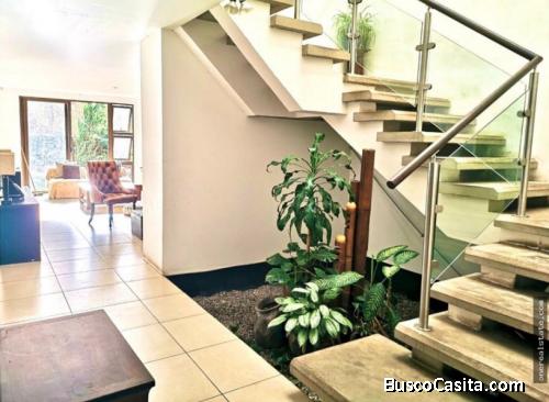 ZONA 16 Jardines de San Isidro Alquilo Casa de 4 Dormitorios con Jardín
