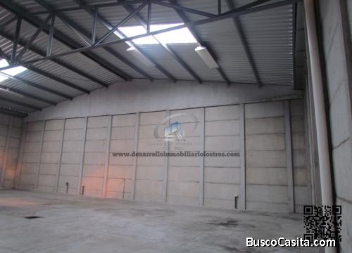 Bodega en alquiler dentro de complejo ideal para almacenaje, oficinas o local