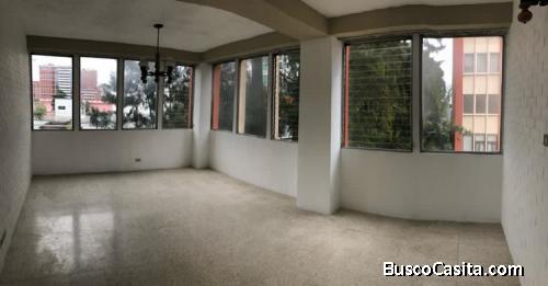 Zona 10 Alquilo apartamento sobre 20 Calle