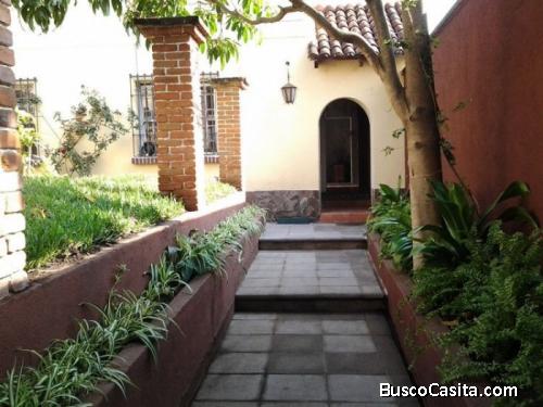 Casa en Renta en Área de Ciudad Vieja Zona 10 Guatemala