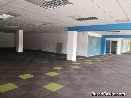 RENTO EDIFICIO EN PLAZA COMERCIAL ZONA 12