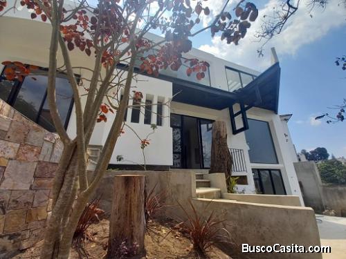 Lumniosa y excentrica casa nueva en venta z. 16