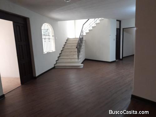 RENTO CASA ZONA 10 COLONIA OAKLAND
