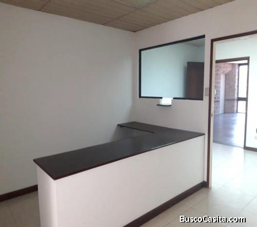 EN RENTA OFICINA 97 MTS ZONA 10 EDIFICIO MURANO CENTER