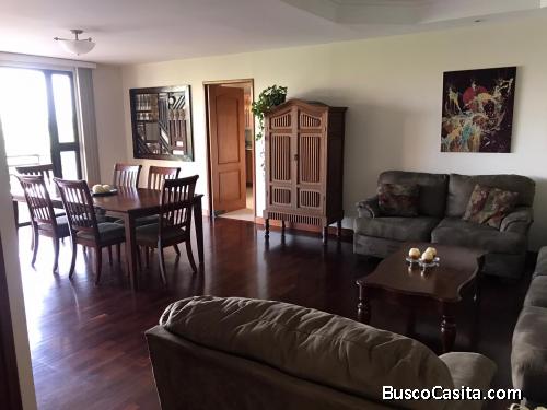 EN DIRECTO: Apartamento amueblado en renta zona 14- Nivel bajo