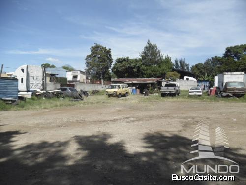 TERRENO EN VENTA BARCENAS POR WALMART SANTA CLARA