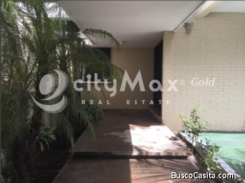 Casa Comercial en renta zona 14
