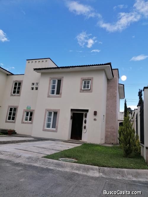 Casa en Venta en Villa Venetto en Carretera al Salvador en Guatemala