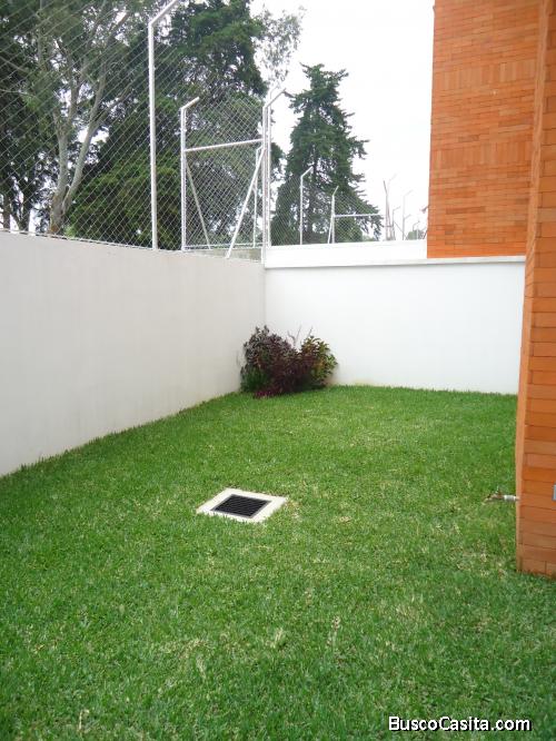 Alquiler casa en zona 16 dentro de condominio