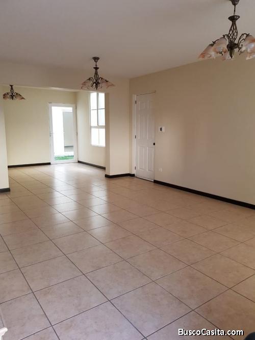 CASA EN RENTA CONDADO NARANJO ZONA 4 MIXCO / MUNDO INMOBILIARIO