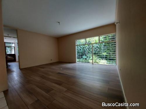 Residencia de 1 nivel en Renta en Zona 9