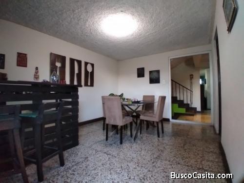 Casa dentro Residencial en Calzada Mateo Flores zona 7