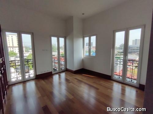 EDIFICIO VÍA SIETE ZONA 10, EXCLUSIVO APARTAMENTO EN VENTA, ATRÁS DE LAS MARGARITAS DIAGONAL 6