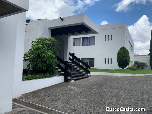EN RENTA amplio apartamento en zona 15 VH2