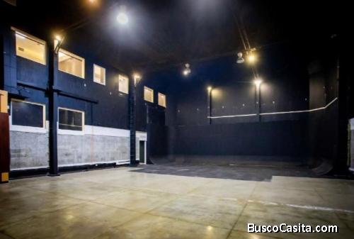 Bodega con Oficinas en Alquiler Zona 15 