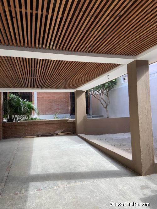 Casa en Venta Zona 14, en terreno de 12x36