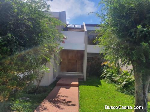 Alquilo Casa en Residencial Zona 14 Renta