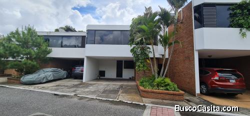 Renta de Casa en Residencial Privado en Zona 11 Las Charcas.